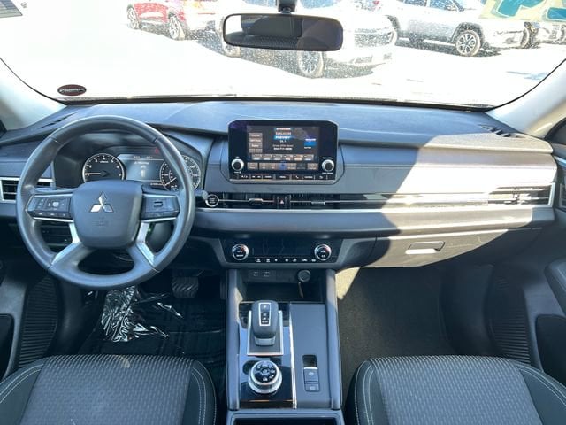 2024 Mitsubishi Outlander ES - Photo 12