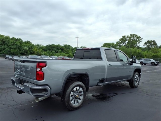 2025 Chevrolet Silverado 3500HD LT photo 3