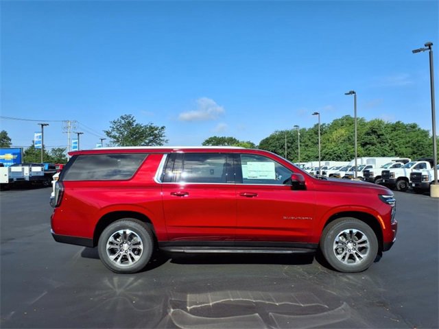 2025 Chevrolet Suburban LT photo 2