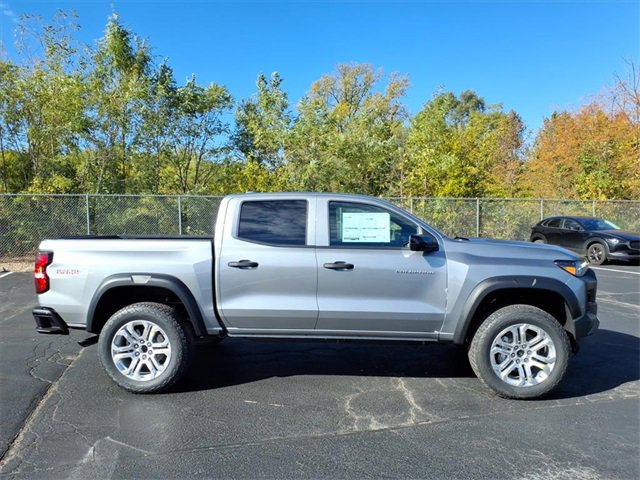 2026 Chevrolet Colorado Trail Boss photo 2