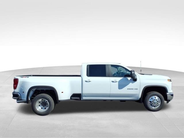 2026 Chevrolet Silverado 3500 HD LT - Photo 2