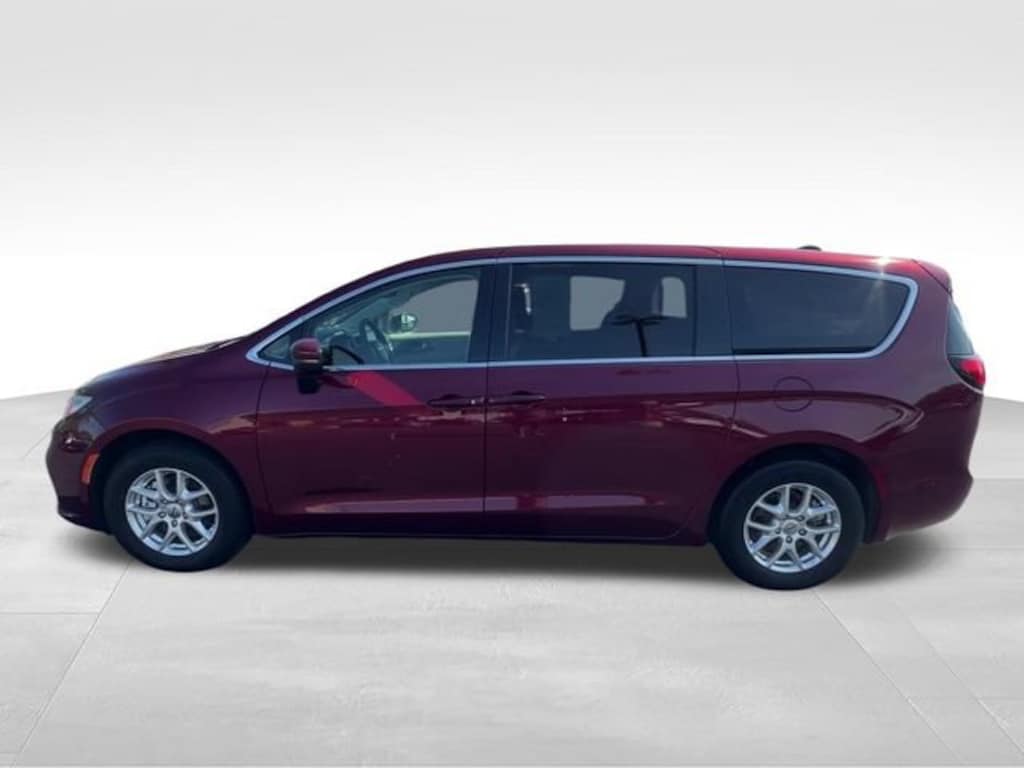 Used 2023 Chrysler Pacifica Touring L Van Passenger Van