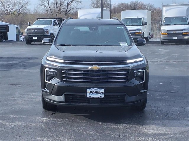 2025 Chevrolet Traverse photo 2