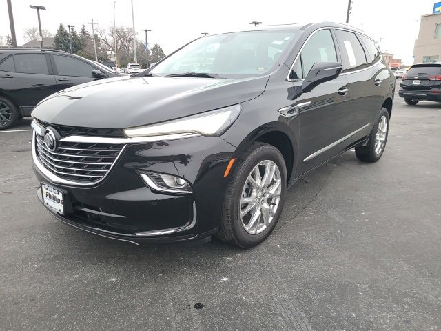 2024 Buick Enclave Essence's photo