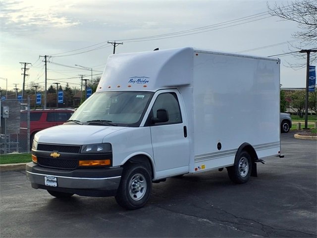 2025 Chevrolet Express 3500 Cutaway Van photo 3