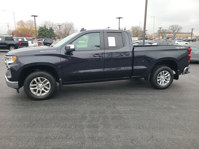 2022 Chevrolet Silverado 1500 LT photo 2