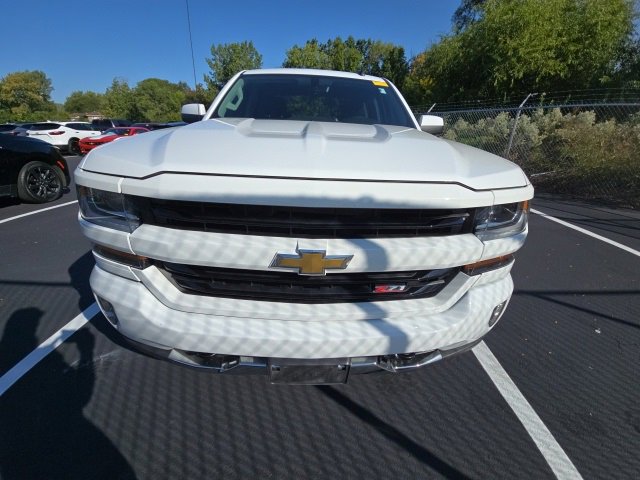 2017 Chevrolet Silverado 1500 LT photo 2