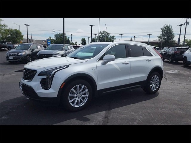 2022 Cadillac XT4 Luxury photo 2