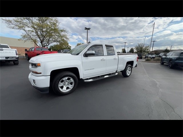 2017 Chevrolet Silverado 1500 LT photo 4