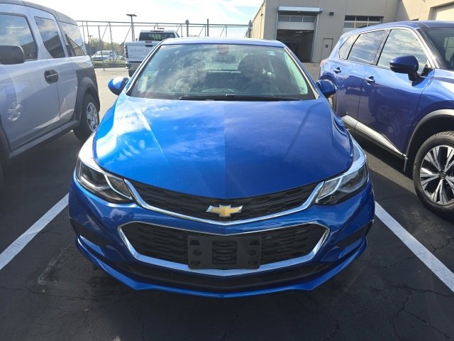 2017 Chevrolet Cruze LT photo 2