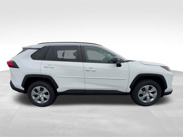 2021 Toyota RAV4 LE - Photo 7