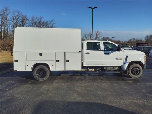 2024 Chevrolet Silverado 5500HD Work Truck photo 3