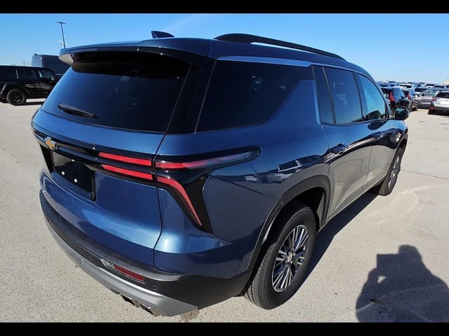 2025 Chevrolet Traverse 2LT photo 4