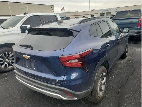 2024 Chevrolet Trax LT photo 3