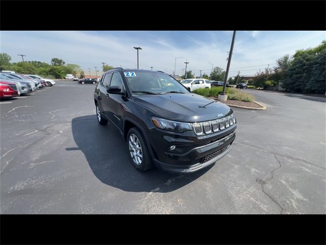2022 Jeep Compass Latitude Lux photo 2