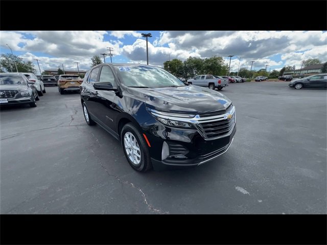 2023 Chevrolet Equinox LT photo 2
