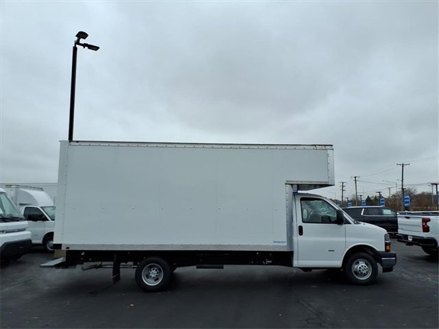 2025 Chevrolet Express 3500 Cutaway Van photo 2