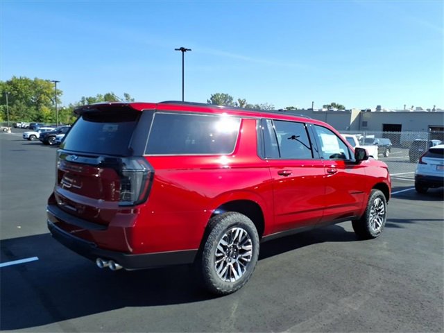 2026 Chevrolet Suburban Z71 photo 3