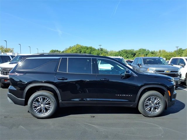 2026 Chevrolet Traverse photo 2