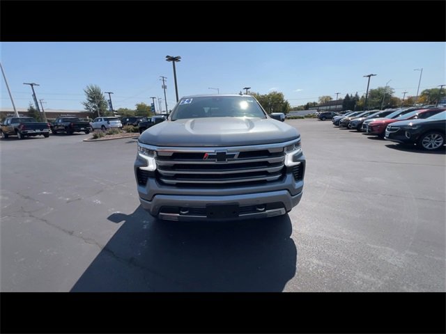 2024 Chevrolet Silverado 1500 High Country photo 3