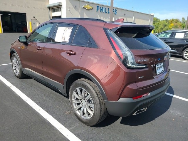 2023 Cadillac XT4 Sport photo 2