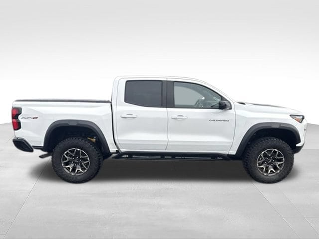 2024 Chevrolet Colorado ZR2 - Photo 8