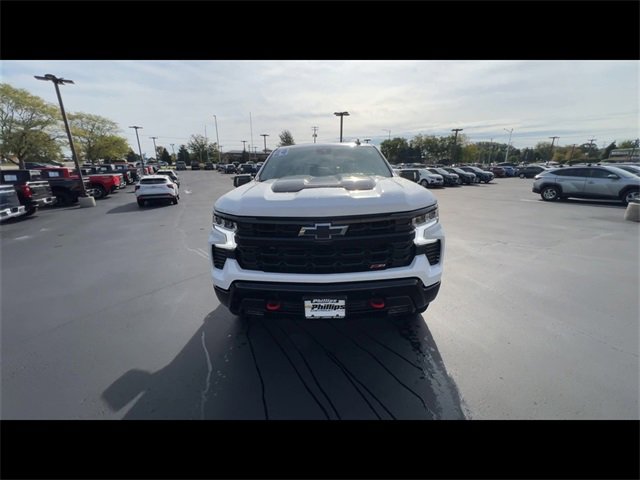 2024 Chevrolet Silverado 1500 LT Trail Boss photo 3