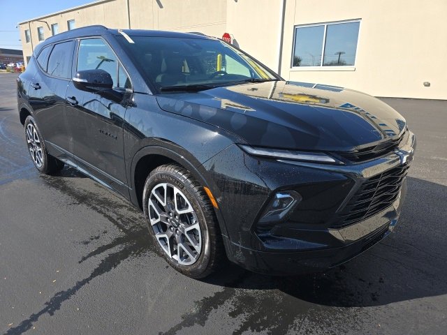2025 Chevrolet Blazer RS photo 3