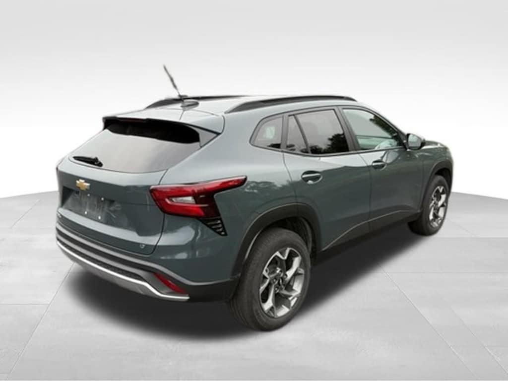 Used 2025 Chevrolet Trax LT SUV