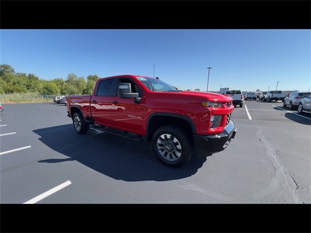 2023 Chevrolet Silverado 2500HD Custom photo 2