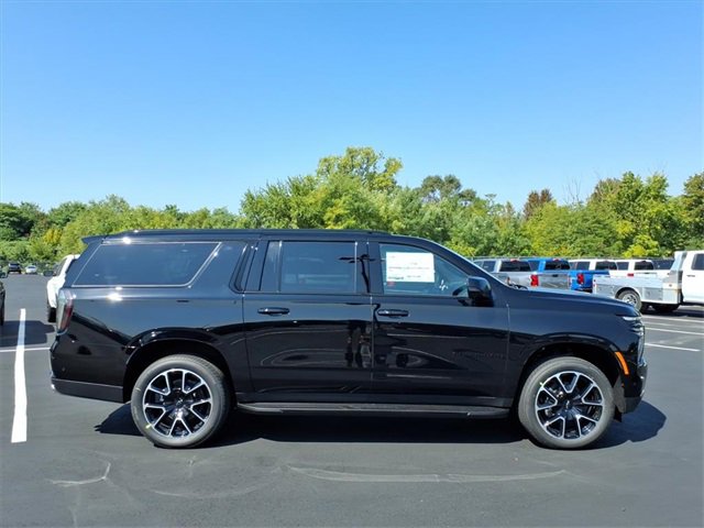 2026 Chevrolet Suburban RST photo 2