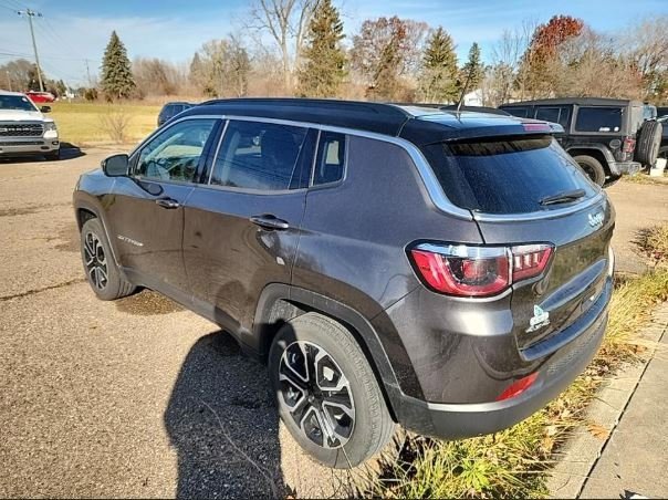 2022 Jeep Compass Limited photo 2