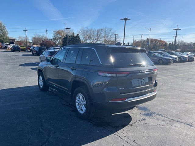 2025 Jeep Grand Cherokee Laredo photo 2