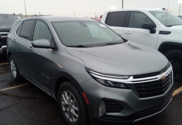 2023 Chevrolet Equinox LT photo 2