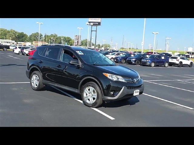 2014 Toyota RAV4 LE photo 2