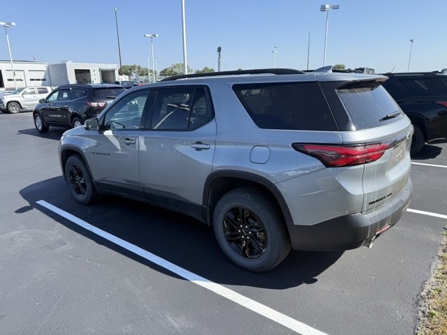 2023 Chevrolet Traverse LS photo 2