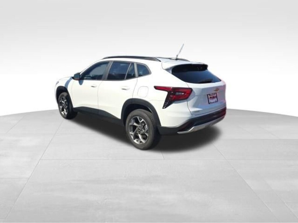 Used 2025 Chevrolet Trax LT SUV