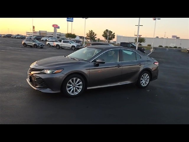 2018 Toyota Camry LE photo 4