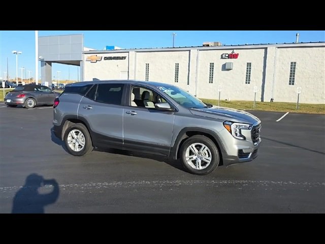 2024 Gmc Terrain SLE photo 2
