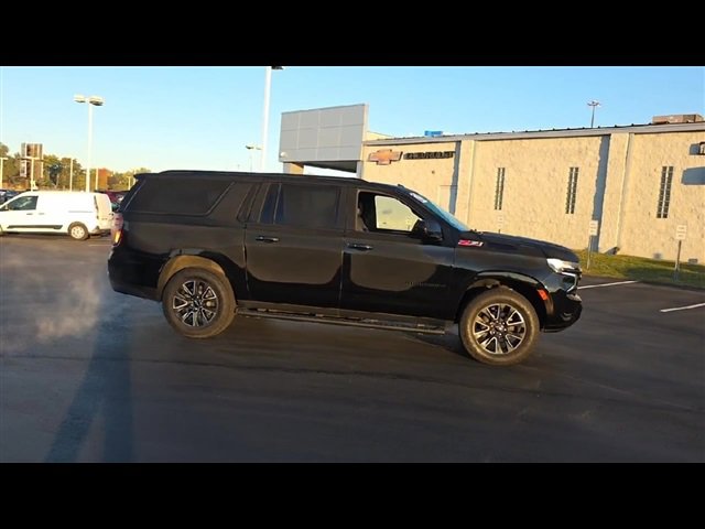 2021 Chevrolet Suburban Z71 photo 2