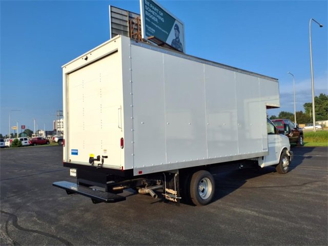 2025 Chevrolet Express 3500 Cutaway Van photo 3