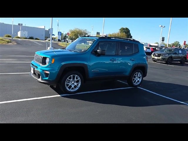 2022 Jeep Renegade Latitude photo 4