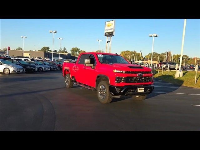 2025 Chevrolet Silverado 2500HD Custom photo 3