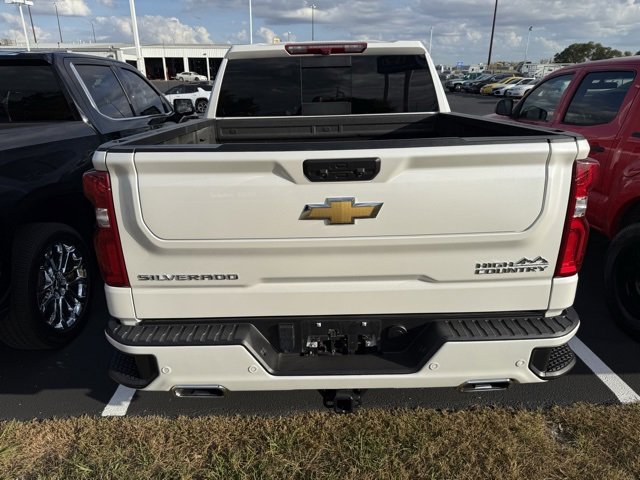 2024 Chevrolet Silverado 1500 High Country photo 3