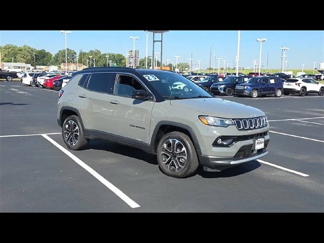 2023 Jeep Compass Limited photo 2
