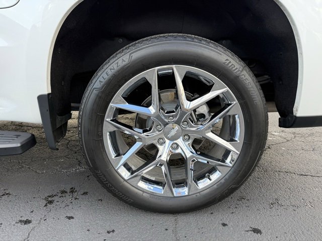 2024 Chevrolet Silverado 1500 High Country photo 3