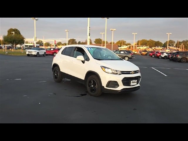 2022 Chevrolet Trax LS photo 2
