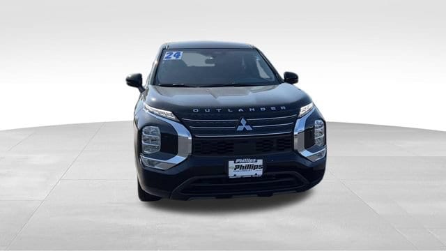 2024 Mitsubishi Outlander ES - Photo 11