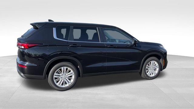 2024 Mitsubishi Outlander ES - Photo 10
