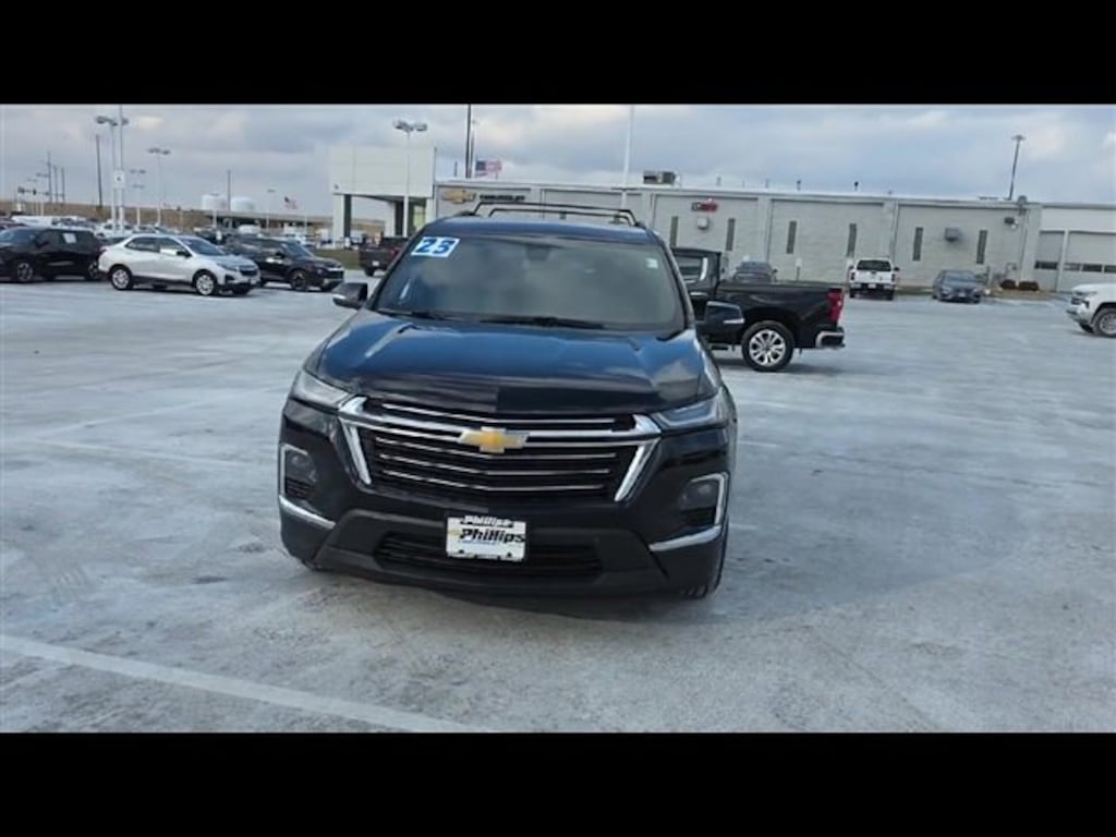 Used 2023 Chevrolet Traverse LT Cloth SUV